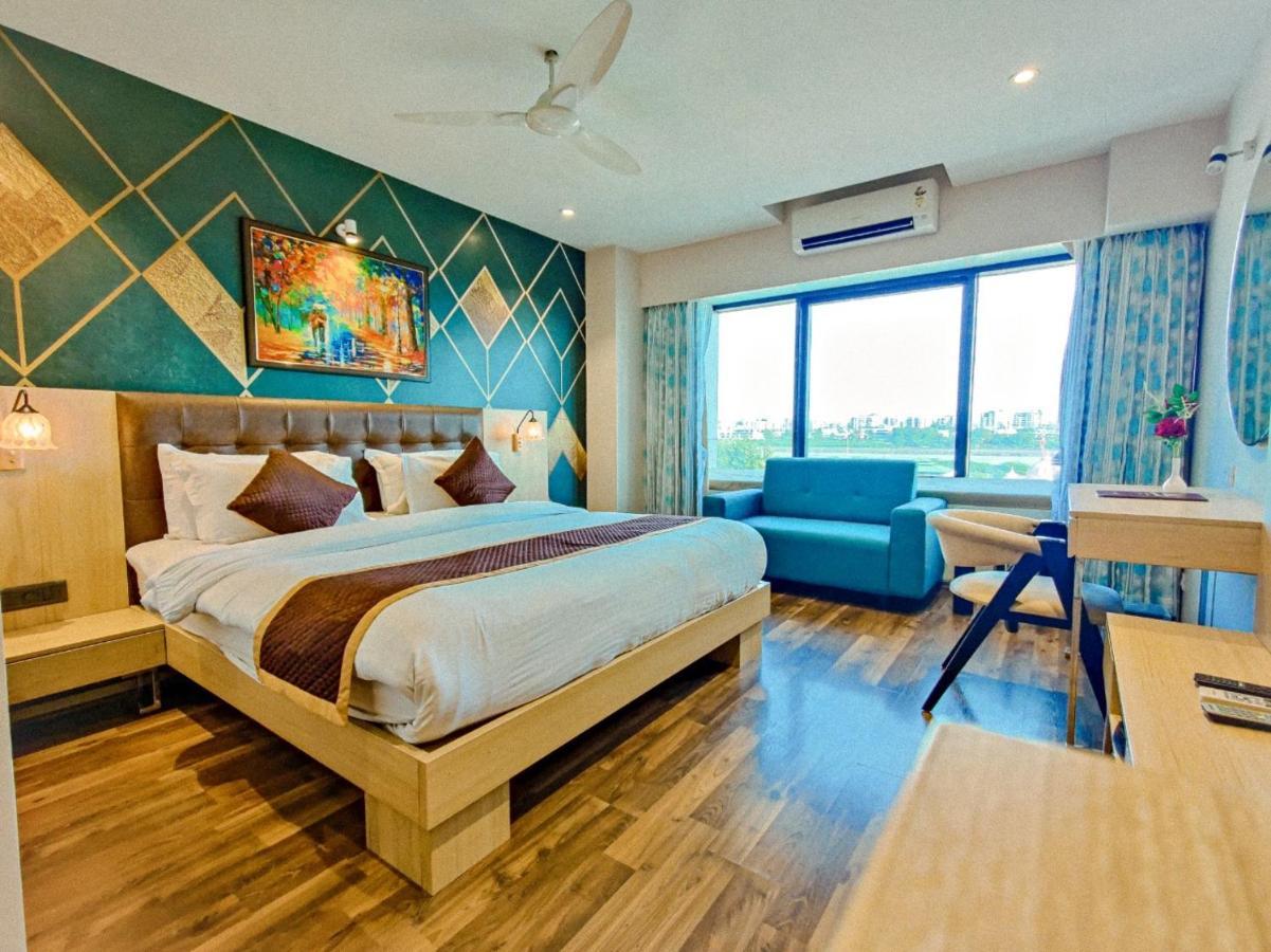 Hotel Sadbhav Villa Surat Exterior foto