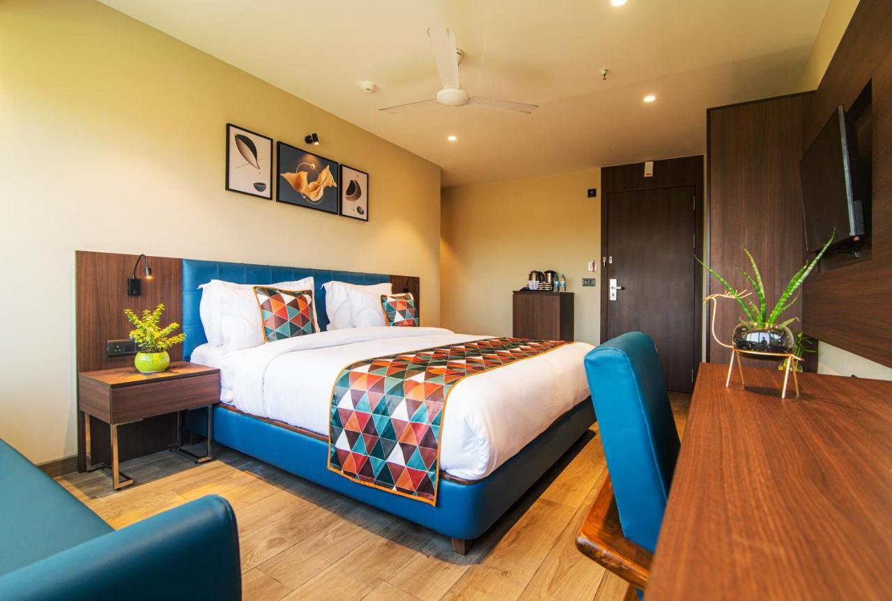 Hotel Sadbhav Villa Surat Exterior foto
